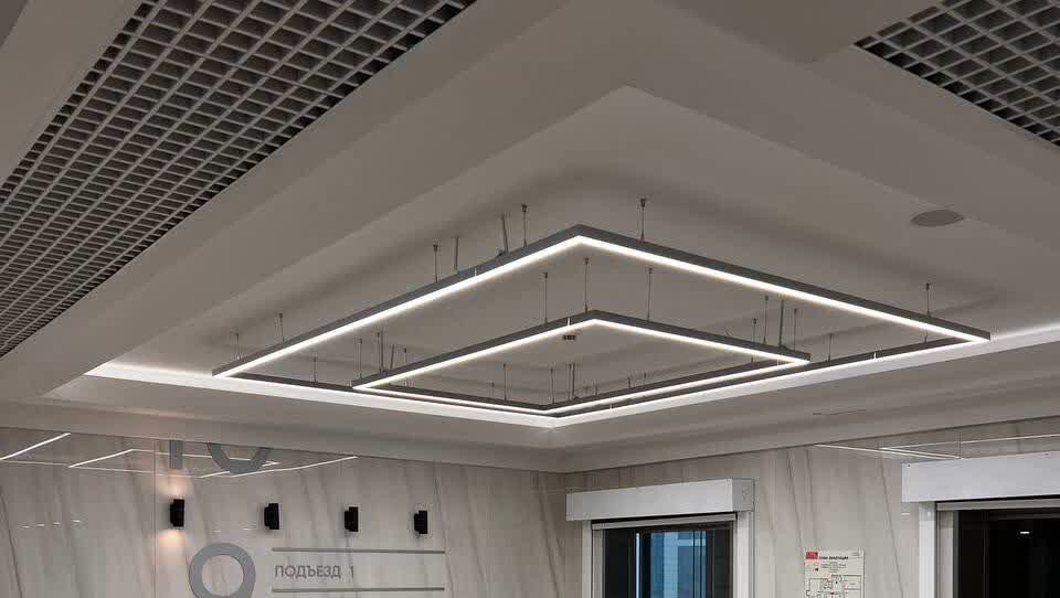 Подъезд с натяжным потолком