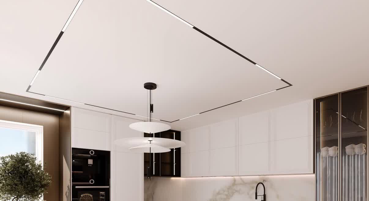 Натяжной потолок с светильником на кухне