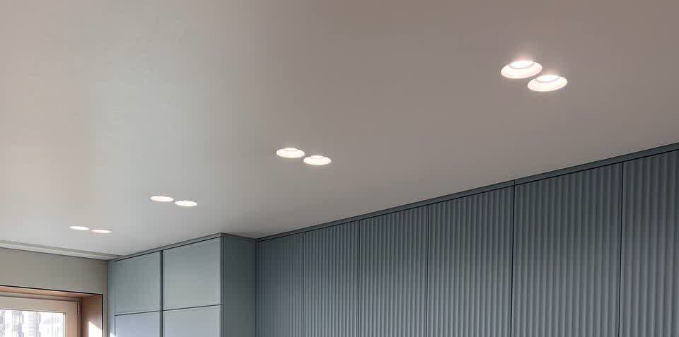 Натяжной потолок на кухне